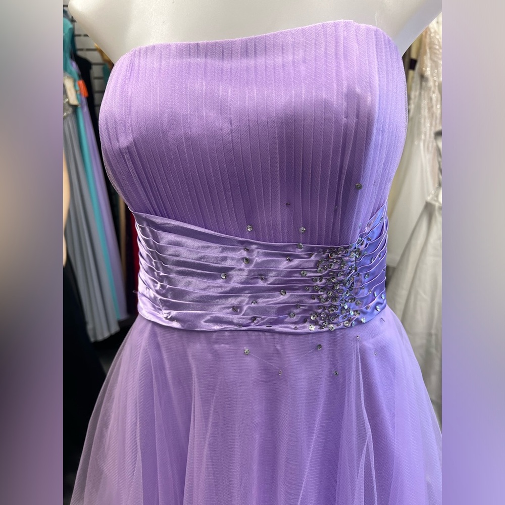 Dress - Picture 3 of 4